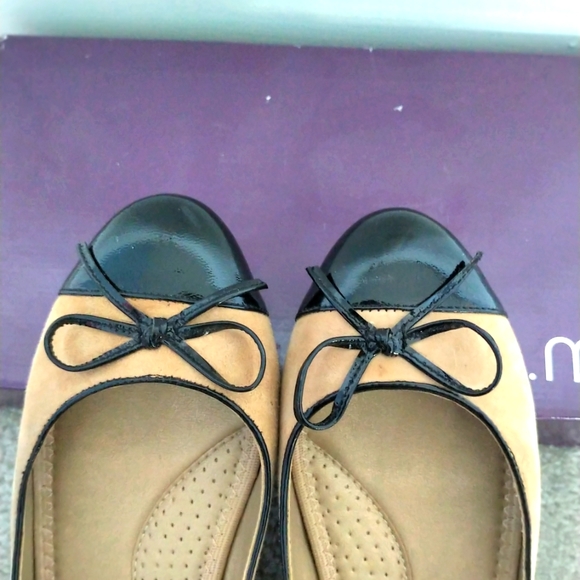 Size 5 Me Too Cap Toe Ballet Flats - Picture 2 of 4